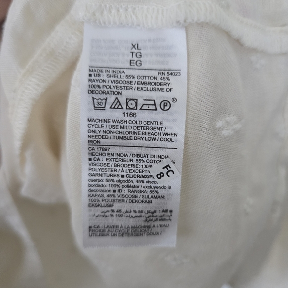 ⭐️40% Off⭐️ Old Navy Clip-Dot Blouse - Picture 13 of 13